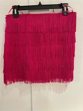Vibrant Hot Pink Express Women’s 8 Fringe Mini Skirt. So dang cute!!! Festive